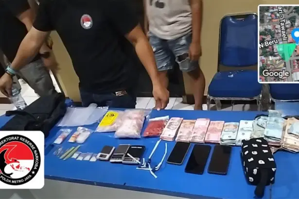 Sejumlah barang bukti yang behrasil diamankan pada penggerbekan di Palu Utara. (©Humas Polda Sutleng)