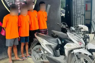 Empat tersangka kasus pembobolan dan curanmor yang ditangkap Resmob Polda Sulteng, (© Humas Polda Sultegn)