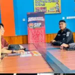 Kabid Humas Polda Sulteng, Kombes Pol Djoko Wienartono bersama sejumlah influencer di Palu, Jumat (3/10/2025). (© Humas Polda Sulteng)