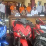 Kapolres Morowali pada Konferensi pers pengungkapan kasus curanmor di Mapolres Morowali, Senin (6/10/2025). (© HUmas Polres Morowali)