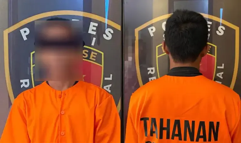 Tersangka kasus penganiayaan, RD (21) di Mapolres Sigi. (© Huams Polres Sigi)