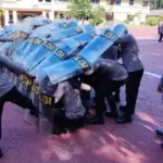 Suasana latihan Dalmas di Mapolresta Palu, Selasa (14/10/2025). (© Humas Polresta Palu)