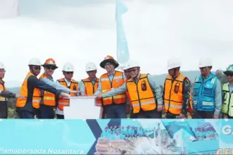 Penekanan tombol menandai dimulainya aktivitas penambangan nikel di IGP Pomalaa, Rabu (8/10/2025). (© PT Vale Indonesia)