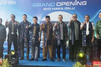 Prosesi grand opening showroom BYD Haka di Jalan RE Martadinata Palu, Senin (3/11/2025). (©Prokopim Setda Kota Palu/Buyung)