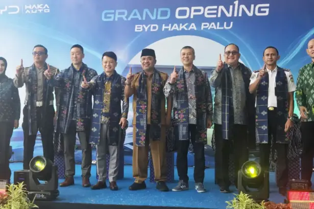Prosesi grand opening showroom BYD Haka di Jalan RE Martadinata Palu, Senin (3/11/2025). (©Prokopim Setda Kota Palu/Buyung)