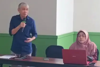 Waket DPRD Sulteng, Aristan pada diskusi naskah akademik urgensi raperda tata kelola pertambangan batuan di Palu, Senin (17/11/2025). (©KOMIU)