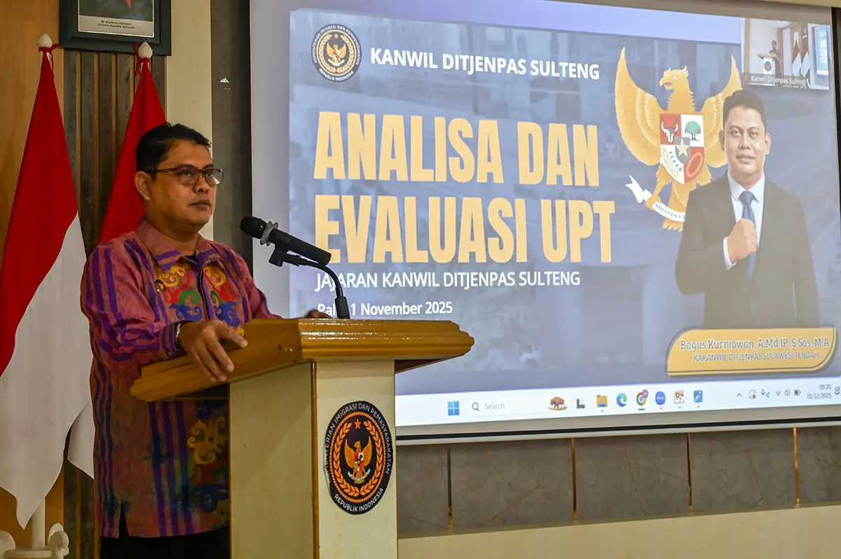 Kakanwil Ditjenpas Sulteng, Bagus Kurniawan memaprkan kinerja UPT di Jjaran Kanwil Ditjenpas su Sulteng di Aula Lapas Kelas IIA Palu, Sabtu (1/11/2025). (©bmzIMAGES/Basri Marzuki)