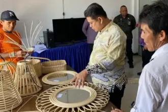 Kakanwil Ditjenpas Sulteng Bagus Kurniawan melhat langsung suasana pelatihan voakisonal di Lapas Kelas IIA Palu, Kamis (20/11/2025). (©Humas Kanwil Ditjenpas Sulteng)