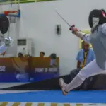 Dua peanggar saling menyerang pada Kejurnas Anggar 2025 di GBK Palu, Selasa (18/11/2025). (©bmzIMAGES/Basri Marzuki)