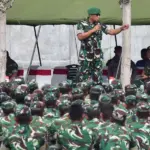 Kasdam XXIII/Palaka Wira, Brigjen TNI Agus Sasmita pada penerimaan 646 personel Brigif TP 30/KN di Pantoloan, Kamis (13/11/2025). (©Pendam 23)