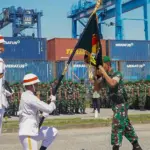 Prosesi penyambutan personel satuan Brigif TP 30/Karoso Ndaya di Pantoloan Palu, Jumat (28/11/2025). (©Pendam 23)