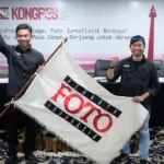 Pasangan Dwi Pambudo dan Galih Pradipta yang terpilih sebagai Ketua dan Sekretaris Pewarta Foto Indonesia (PFI) periode 2025-2028 pada Kongres VIII PFI di Jakarta, Sabtu (22/11/2025). (©PFI Pusat)