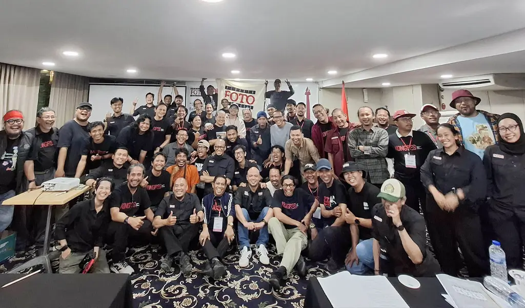 Foto bersama usai pemilihan Ketua dan Sekretaris Pewarta Foto Indonesia (PFI) periode 2025-2028 pada Kongres PFI VIII di Jakarta, Sabtu (22/11/2025). (©PFI Pusat)