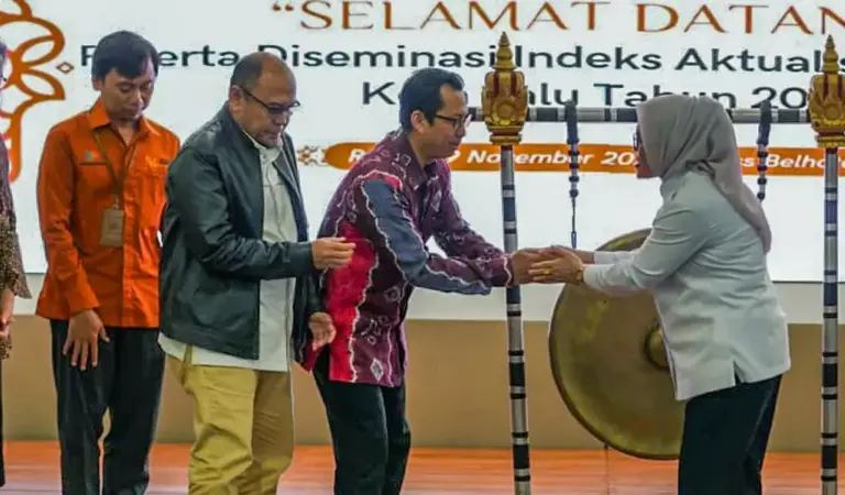 Sekkot Palu Irmayanti pada pembukaan Diseminasi Indfeks Aktual Pancasila di Palu, Rabu (19/11/2025). (©Prokopim Setda Kota Palu/Jufri)