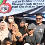 Foto bersama pada Bakti Kesehatan di Dusun Uwentumbu, Kawatuna, Palu, Minggu (9/11/2025). (©Prokopim Setda Kota Palu/Imron)