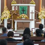 Wali Kota Palu Hadianto Rasyid menyampaikan sambutan pad akunjungan ke GPID Jemaat Eben Haezer di palu, Senin (10/11/2025). (©Prokopim Setda Kota Palu/Jufri)