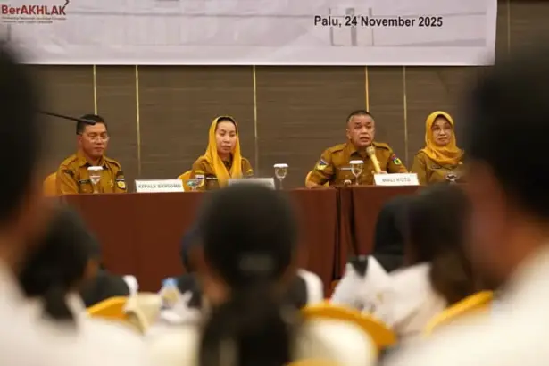 Wali kota dan wakil wali kota Palu pada pembukaan pembekalan kepad a118 CPNS lingkup Kota Palu di Palu, Senin (24/11/2025). (©Prokopim Setda Kota Palu/Jufri)