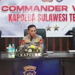Kapolda Sulteng, Irjen Pol Endi Sutendi (tengah) pada peluncuran 7 Commander Wish yang menjadi pedoman bagi para personelnya di Mapodla Sulteng, Rabu (5/11/2025). (©Humas Polda Sutleng)