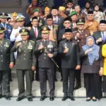 Gubernur Sulteng, bersama unsur Forkopimda usai upacara peringatan Hari Pahlawan ke-80 di Lapangan Kantor Gubernur Sulteng, Senin (10/11/2025(). (©Humas Polda Sutleng)