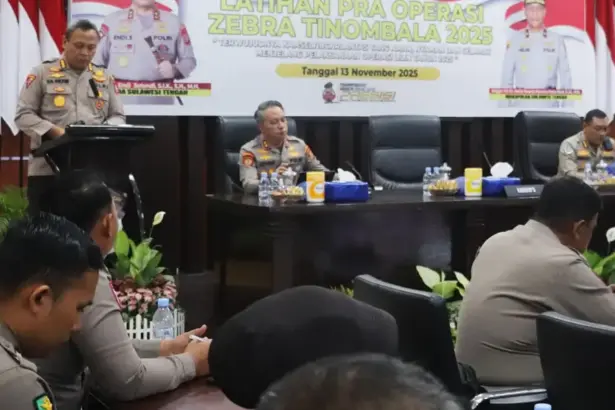 Karo Ops Polda Sulteng Kombes Pol Guissepe Reinhard Gulton pad apembukaan Latpraops Zebra Tinombala 2025 di Mapolda Sulteng, Kamis (13/11/2025). (©Humas Polda Sutleng)