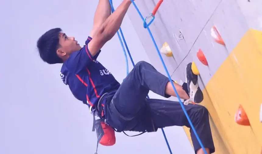 Atlet panjat tebing Sulteng, Ariayawan Yalesyudha Widodo, pada final kategori lead putra POPNAS XVII 2025 di Cibubur Youth Elite Sport Center (CYESC), Jakarta. (©FPTI Sulteng)