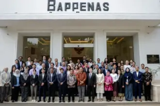Foto bersama para peserta ASEAN Regional Workshop on Blue Carbon and Finance Profiling di Jakarta, Kamis (27/11/2025). (©UNDP Indonesia)