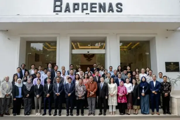 Foto bersama para peserta ASEAN Regional Workshop on Blue Carbon and Finance Profiling di Jakarta, Kamis (27/11/2025). (©UNDP Indonesia)