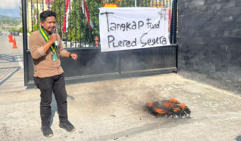 Abdi Fauzi pada aksi menuntut proses hukum paa Gus Plered. (©dok pribadi)