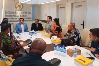 Rombongan DPRD Palu saat diterima Komisi II DPR RI di Jakarta, Selasa (25/11/2025). (©Jafar)