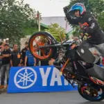 Salahs eorang peserta beraksi dengan sepeda motornya pada Freestyle Competition di Palu, Sabtu (8/11/2025). (©bmzIMAGES/Basri Marzuki)