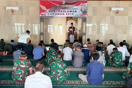 Doa bersama memperingati Hari Pahlawan Nasional di Masjid Al-Aqsa Makodam 23/Palaka Wira, Jumat (7/11/2025). (©Pendam 23)