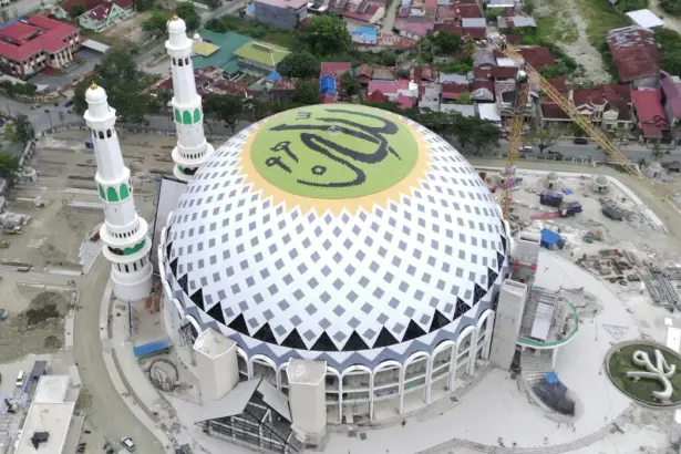 Foto udara Masjid Raya Baitul Khairaat Palu. (©bmzIMAGES/Basri Marzuki)