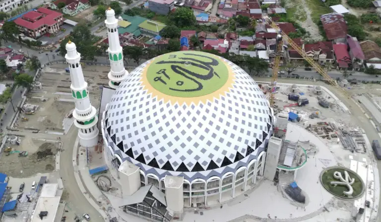 Foto udara Masjid Raya Baitul Khairaat Palu. (©bmzIMAGES/Basri Marzuki)