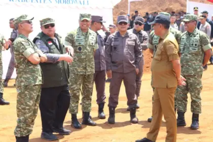 Penyegelan tambang tanpa izin di wilayah PT Bumi Morowali Utama (BMU), Desa Laroenai, Kecamatan Bungku Pesisir, Kabupaten Morowali, Sulawesi Tengah, Selasa (5/11/2025). (©Pendam23)