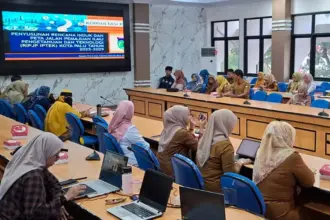 Suasana diskusi sinkronisasi rencana induk pemajuan Iptek di Palu, Selasa (18/11/2025). (©Prokopim Setda Kota Palu/Jufri)