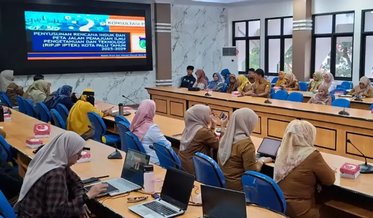 Suasana diskusi sinkronisasi rencana induk pemajuan Iptek di Palu, Selasa (18/11/2025). (©Prokopim Setda Kota Palu/Jufri)