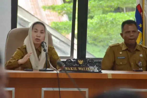 Wawali Imelda pada Seminar Awal kajian elevated road di Ruang Rapat Bantayan Selasa (4/11/2025). (©Prokopim Setda Kota Palu/Imron)