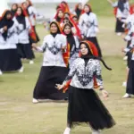 Sejumlah guru menari pada peringatan Hari Guru Nasional 2025 di Halaman Kantor Wali Kota Palu, Selasa (25/11/2025). (©Prokopim Setda Kota Palu/Jufri)