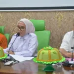 Sekda Kota Palu, Irmayanti (tengah) didampingi Kadis Infosantik Kota Palu, Muhammad Ridwan (kanan) dan kepala BPS Kota Palu pada pembukaan pelatihan peningkatan kapasitas ASN operator data di Palu, Rabu (5/11/2025). (©Prokopim Setda Kota Palu/Imron)