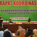 Sekot Palu, Irmayanti pada Pembukaan Rakor Pencegahan dan Pengendalian Penyakit di Palu, Kamis (27/11/2025). (©Prokopim Setda Kota Palu/Iwan)