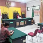 Hakim Tunggal Yuniar Yudha Himawan memimpin jalannya sidang praperadilan di PN Palu, Rabu (26/11/2025). (©Humas Polda Sulteng)