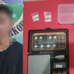 Tersangka AEP bersama barang bukti yang disita aparat, Selasa (18/11/2025). (©Humas Polresta Palu)