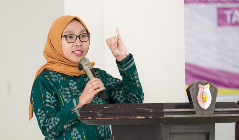 Direktur Yayasan Sikola Mombine, Nursafitri Lasibani. (©Dokumentasi probadi)