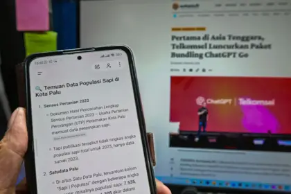 Afdhal, jurnalis media lokal yang memanfaatkan AI paket bundling Telkomsel untuk mendapatkan data populasi ternak sapi di Kota Palu. (©bmzIMAGES/Basri Marzuki)