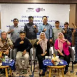 Foto bersama usai Dialog Kebijakan bertema "Mendorong Green Legislation dalam Rangka Membangun Ekonomi Berkelanjutan di Sulawesi Tengah" di Aston Hotel Palu, Jumat (5/12/2025). (©AJI Palu)