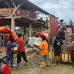 Bantuan "Charity for Sumatera" didistribusikan kepada korban bencana di Aceh, Kamis (18/12/2025). (©Humas Satbrimobda Podla SUlteng)