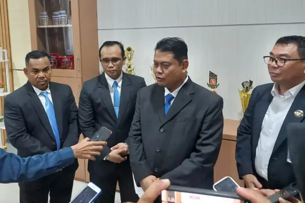 Kakanwil Ditjenpas Sulteng, Bagus Kurniawan memberikan keterangan kepada wartawan terkait Remisi Natal 2025. (@Humas Kanwil Ditjenpas Sulteng)