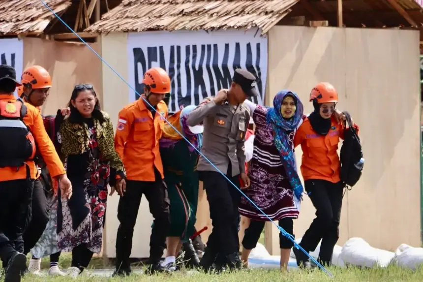 Simulasi bencana dan Unjuk Rasa di Mapolda Sulteng, (@Humas Polda Sulteng)