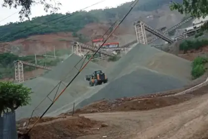 Aktifitas salah satu perusahaan tambang Galian C di di Desa Loli Dondo, Banawa, Donggala. (©KPKP-ST)