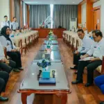 Kakanwil Kemenkum Sulteng, Rakhmat Dinaldy (kiri) saat diterima Gubernur SUlteng, Anwar Hafid di ruang kerjanya. (©Humas Kanwil Kemenkum Sulteng)